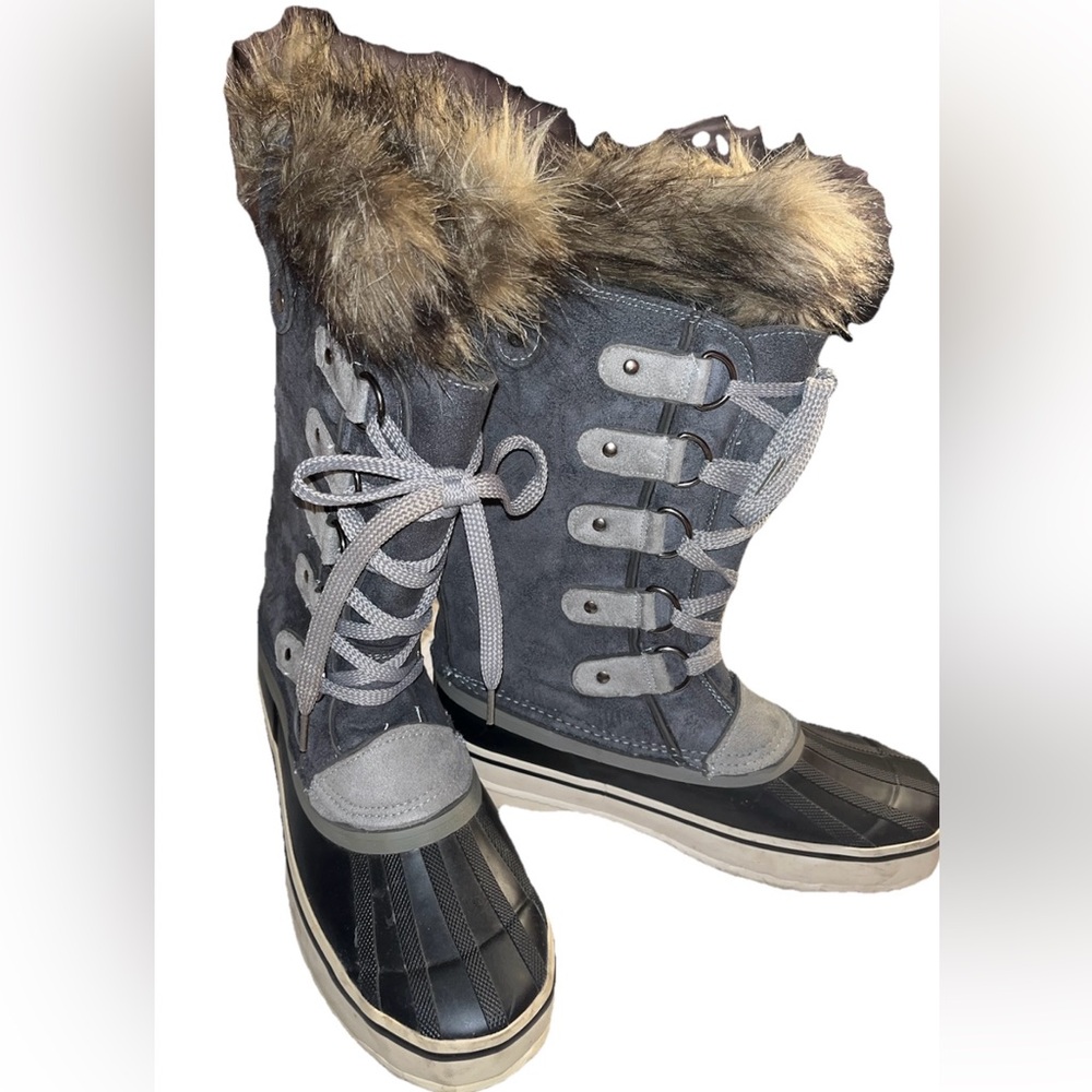 Women Snow Boots Size 8  1/2. # 21157/ Nora  Faux Suede Upper, Outside Rubber